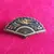 Foto de um(a) Antigo Broche Italiano Ouro Toledo, Trabalhado A Mão, da categoria de Outros colecionáveis. Em perfeito estado. Medindo 5cm. Mostrado de uma perspectiva diferente. Vendido no marketplace Trésors.