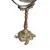 Foto de um(a) Espelho de Bancada em Bronze - Moldura Trabalhada com Fundo em Porcelana Floral, da categoria de Espelhos. Encantador espelho de bancada estilo vintage, uma peça decorativa clássica que une a robustez do bronze à delicadeza da... Mostrado de uma perspectiva diferente. Vendido no marketplace Trésors.