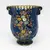 Foto de um(a) Antigo Vaso Art Deco Porcelana Inglesa Crown Devon Pintado, da categoria de Vasos. Crown Devon. Porcelana inglesa pintada à mão com lindas flores. Período Art Deco. Peça catalogada. Meados do século XX.... Mostrado de uma perspectiva diferente. Vendido no marketplace Trésors.