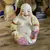 Foto de um(a) Antiga Pequena Escultura De Buda Oriental Porcelana Japonesa, da categoria de Escultura. Antiga e pequena escultura de Buda em porcelana oriental japonesa pintada à mão. Medidas 9x8cm. Mostrado de uma perspectiva diferente. Vendido no marketplace Trésors.