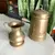 Foto de um(a) Antigo Bule Cafeteira E Leiteira Em Metal Dourado Bronze, da categoria de Bules. Dupla para servir ou decorar. Bule/cafeteira e leiteira em bronze, a cafeteira tem detalhes em madeira de lei. Medidas da... Mostrado de uma perspectiva diferente. Vendido no marketplace Trésors.