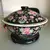 Foto de um(a) Antiga Caixa Sopeira Centro De Mesa Oriental Porcelana China, da categoria de Terrinas de sopa. Antiga e grande caixa oriental, pode ser uma sopeira ou centro de mesa. Em porcelana chinesa com belíssima decoração floral... Mostrado de uma perspectiva diferente. Vendido no marketplace Trésors.