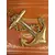 Foto de um(a) Porta-chaves em bronze maciço formato âncora, da categoria de Objetos de parede esculturais. Porta-chaves em bronze maciço em formato de âncora, com corrente. Medindo aprox. 21 cm de altura. Uma peça única, robusta e... Mostrado de uma perspectiva diferente. Vendido no marketplace Trésors.