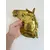 Foto de um(a) Cinzeiro em metal formato cavalo, da categoria de Cinzeiros. Cinzeiro em metal amarelo em formato de cavalo, com marcas do tempo e uso. Medidas: 16x20cm. Mostrado de uma perspectiva diferente. Vendido no marketplace Trésors.