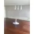 Foto de um(a) ​Mesa de jantar oval Saarinen - mármore Venato - 244 x 137, da categoria de Mesas de Jantar. Mesa de jantar oval Saarinen. Acabamento: Base/Fibra de Vidro + Tampo/Mármore Venato.Em perfeito estado, sem avarias.... Mostrado de uma perspectiva diferente. Vendido no marketplace Trésors.
