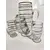Foto de um(a) Conjunto Jarra e Copos em Vidro e Ouro Anos 50, da categoria de Jogos de taças e copos. Jarra de vidro com filetes em ouro da década de 1950, com dois copos. A: 25,5 cm / Diâmetro: 10 cmCopos: A 13 cm /... Mostrado de uma perspectiva diferente. Vendido no marketplace Trésors.