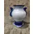 Foto de um(a) Vaso Borrão Anos 60, da categoria de Vasos. Vaso borrão com alças, sem marca do fabricante e com marcas do tempo mas sem tirar sua beleza, década de 1960.A: 19,5 cm /... Mostrado de uma perspectiva diferente. Vendido no marketplace Trésors.