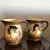 Foto de um(a) Antigo Par De Pequenas Jarras Porcelana Inglesa Falcon Ware, da categoria de Jarros. Cavalier, Falcon Ware. Antigo par de jarrinhas em fina porcelana inglesa, manufatura Falcon Ware, pintadas à mão. Década de... Mostrado de uma perspectiva diferente. Vendido no marketplace Trésors.