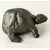 Foto de um(a) Peso de Papel Turtle 90'S, da categoria de Pesos de papel. Tartaruga em pedra com pátina grafite, década de 1990 peça única pelo designer marcelus ribas L: 9,5 cm / A: 5 cm / P: 9 cm... Mostrado de uma perspectiva diferente. Vendido no marketplace Trésors.