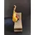 Foto de um(a) Caixinha em Resina Skatista, Década de 2000, da categoria de Cestos e Caixas. Caixa de resina policromada com fecho em latão oxidado, década de 2000.A: 10,6 cm L: 5 cm P: 3,5 cm peso: 99 g. Mostrado de uma perspectiva diferente. Vendido no marketplace Trésors.