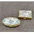 Foto de um(a) Combo Caixinhas de Metal Azulejo Português, da categoria de Cestos e Caixas. Combo de duas caixas de metal com estampa de azulejos portugueses: uma porta comprimidos e outra caixa de costura, década de... Mostrado de uma perspectiva diferente. Vendido no marketplace Trésors.