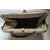 Foto de um(a) Bolsa Valise Anos 80, da categoria de Bolsas. Bolsa em couro pespontado na cor bege e alça em metal dourado, tipo valise, década de 1989. A: 32cm L: 34cm P: 13cm Peso:... Mostrado de uma perspectiva diferente. Vendido no marketplace Trésors.