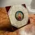 Foto de um(a) Miniature Portrait Antigo Raro Quadrinho Arte Sacra, da categoria de Objetos religiosos e espirituais. Miniature Portrait. Antigo quadrinho Europeu pintado à mão em folha de marfim. Moldura também marfim com casco de tartaruga... Mostrado de uma perspectiva diferente. Vendido no marketplace Trésors.