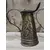 Foto de um(a) Jarras Latão 40'S, da categoria de Garrafas, potes e jarros. Par de jarras em latão com desenhos em relevo, década de 1940. A: 18,5 cm (com o bico)Diâmetro da boca: 7 cm / Diâmetro da... Mostrado de uma perspectiva diferente. Vendido no marketplace Trésors.