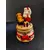 Foto de um(a) Caixinha Porcelana Papai Noel, Década de 2000, da categoria de Cestos e Caixas. Caixa em porcelana policromada com motivo natalino, década de 2000. A: 9,5 cm / Diâmetro: 6 cm peso: 145 g. Mostrado de uma perspectiva diferente. Vendido no marketplace Trésors.