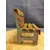 Foto de um(a) Mini Banquinho de Praça, Anos 90, da categoria de Modelos e estatuetas. Miniatura de banco de praça em madeira e pés com acabamento que lembra concreto, década de 1990.A: 13 cm L: 14 cm P: 9 cm. Mostrado de uma perspectiva diferente. Vendido no marketplace Trésors.