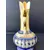 Foto de um(a) Pequena Jarra Blue anos 40, Indústria Brasileira, da categoria de Jarros. Pequena jarra em porcelana com pintura azul cobalto e amarelo perolado, filetada com ouro e grega com trevos também ouro... Mostrado de uma perspectiva diferente. Vendido no marketplace Trésors.