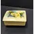 Foto de um(a) Caixa em Porcelana Floral, Década de 1980, da categoria de Cestos e Caixas. Caixa de porcelana policromada com motivo floral pintado à mão. Assinada por magali, 1984 e ainda com etiqueta de papel. A:... Mostrado de uma perspectiva diferente. Vendido no marketplace Trésors.