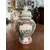 Foto de um(a) Antigo Pequeno Potiche Oriental Em Porcelana Chinesa, da categoria de Vasos e recipientes. Pequeno potiche oriental, porcelana artística pintado à mão. Medidas 15x8cm. Mostrado de uma perspectiva diferente. Vendido no marketplace Trésors.
