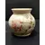 Foto de um(a) Combo Três Vasinhos em Porcelana, Década de 1980, da categoria de Vasos. Combo com três vasos em porcelana policromada com motivo floral. A: 7,4 cm e 5,3 cm Diâmetro: 4,7 cm e 5,4 cm Peso total:... Mostrado de uma perspectiva diferente. Vendido no marketplace Trésors.