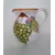 Foto de um(a) Jarra em Porcelana Italiana, Déc. 1980, da categoria de Garrafas, potes e jarros. Jarra em porcelana italiana policromada, motivo uvas, década de 1980. A: 21cm / D: 15cm Peso: 1150g. Mostrado de uma perspectiva diferente. Vendido no marketplace Trésors.