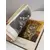 Foto de um(a) Livro capa dura em português - Picasso - 1981, da categoria de Livros. Livro capa dura em português, de 1981, muito ilustrado a cores, sobre as obras de Picasso. Marcas do tempo e uso. 150... Mostrado de uma perspectiva diferente. Vendido no marketplace Trésors.