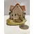 Foto de um(a) Miniatura Casinha em Arquitetura Provençal, Década de 1990, da categoria de Modelos e estatuetas. Miniatura em resina policromada de casa com arquitetura provençal, década de 1990 A: 8 cm L: 10 P: 9,5 cm peso: 210 g. Mostrado de uma perspectiva diferente. Vendido no marketplace Trésors.