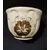Foto de um(a) Bowl Porcelana Anos 60, da categoria de Tigelas decorativas. Bowl em porcelana bege com flores em dourado, década de 1960 já com o craquelamento devido a idade. A: 11,5 cm / Diametro:... Mostrado de uma perspectiva diferente. Vendido no marketplace Trésors.