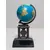 Foto de um(a) Globo Granito, da categoria de Globos. Globo com base em latão oxidado e granito preto. A: 17cm Base: 9 x 7cm Peso: 472g. Mostrado de uma perspectiva diferente. Vendido no marketplace Trésors.