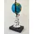 Foto de um(a) O Pensador Prata, da categoria de Globos. O Pensador prata globo terrestre o pensador em porcelana prata e base em madeira ebanizada. Peça única pelo designer... Mostrado de uma perspectiva diferente. Vendido no marketplace Trésors.