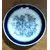 Foto de um(a) Conjunto Monte Sião anos 70, da categoria de Xícaras. Xícara em porcelana com cena galante na cor azul cobalto dos anos de 1970. Porcelana monte sião minas gerais A da xícara: 8... Mostrado de uma perspectiva diferente. Vendido no marketplace Trésors.
