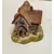 Foto de um(a) Miniatura Casinha em Arquitetura Provençal, Década de 1990, da categoria de Modelos e estatuetas. Miniatura em resina policromada de casa com arquitetura provençal, década de 1990 A: 8 cm L: 10 P: 9,5 cm peso: 210 g. Mostrado de uma perspectiva diferente. Vendido no marketplace Trésors.