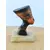 Foto de um(a) Escultura Nefertiti, Década de 1970, da categoria de Escultura. Nefertiti: escultura em cobre maciço com base em mármore. Comprada no cairo na década de 1970. A: 9,5 cm / L: 3,5 cm / P: 6... Mostrado de uma perspectiva diferente. Vendido no marketplace Trésors.