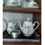 Foto de um(a) Conjunto de café porcelana Steatita Anos 60, da categoria de Conjuntos de café e chá. Jogo de café steatita em porcelana branca com flores de castanheira e filete de ouro, 26 peças compõem esse clássico da... Mostrado de uma perspectiva diferente. Vendido no marketplace Trésors.