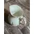 Foto de um(a) Cremeira Porcelana Branca Wolff, Década de 2010, da categoria de Cremeiras. Cremeira em porcelana branca lisa levemente canelada, com filete em ouro na borda e alça e detalhe de rosa na cor rosa,... Mostrado de uma perspectiva diferente. Vendido no marketplace Trésors.