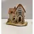 Foto de um(a) Miniatura Casinha em Arquitetura Provençal, Década de 1990, da categoria de Modelos e estatuetas. Miniatura em resina policromada de casa com arquitetura provençal, década de 1990 A: 8 cm L: 10 P: 9,5 cm peso: 210 g. Mostrado de uma perspectiva diferente. Vendido no marketplace Trésors.