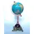 Foto de um(a) Globo Latão, da categoria de Globos. Globo terrestre com base em latão e madeira Peso: 790g A: 33 cm D: 13cm. Mostrado de uma perspectiva diferente. Vendido no marketplace Trésors.