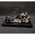 Foto de um(a) Moto Escultura 90'S, da categoria de Modelos e estatuetas. Escultua de motocicleta em resina com base em madeira ebanizada, década de 1990 A: 12 cm L: 19 cm P: 6 cm Base: 22 x 7 cm... Mostrado de uma perspectiva diferente. Vendido no marketplace Trésors.