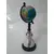 Foto de um(a) Globo Terrestre Porcelana, da categoria de Globos. Globo terrestre com base em madeira e porcelana, pendente em metal. A: 32 cm D base: 11,5 cm D globo: 9 cm peso: 845g. Mostrado de uma perspectiva diferente. Vendido no marketplace Trésors.