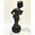 Foto de um(a) Escultura Caricata Velho Dentista, da categoria de Escultura. Escultura caricatura de um velho dentista com boticão na mão e tudo. Feito em resina com pátina oxidada e base de pedra... Mostrado de uma perspectiva diferente. Vendido no marketplace Trésors.