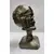 Foto de um(a) Escultura Caveira Skull Resina e Latão, Peça Única, da categoria de Escultura. Escultura caveira: crânio em resina e base em latão. Ambos com patina bronze envelhecida. Peça única pelo designer marcelus... Mostrado de uma perspectiva diferente. Vendido no marketplace Trésors.