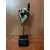Foto de um(a) Escultura Mão, da categoria de Escultura. Escultura em resina com pátina bronze oxidada, haste em metal e base de madeira ebanizada peça única pelo designer marcelus... Mostrado de uma perspectiva diferente. Vendido no marketplace Trésors.