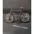 Foto de um(a) Mini Bicicleta anos 90, da categoria de Outros colecionáveis. Miniatura de bicicleta em plástico com pneus em borracha. Sem marca do fabricante, década de 1990 A: 16,5 cm L: 26,5 cm P:... Mostrado de uma perspectiva diferente. Vendido no marketplace Trésors.