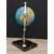 Foto de um(a) Globo Corcel 69, da categoria de Globos. Globo terrestre de mesa com pegada vintage, haste de um retrovisor cromado de um corcel 1969 e base em granito preto peça... Mostrado de uma perspectiva diferente. Vendido no marketplace Trésors.