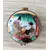 Foto de um(a) Porta Jóias Japanese Anos 90, da categoria de Porta-Jóias. Porta jóias em porcelana policromada com japonesas e fecho em latão oxidado, década de 1990 A: 2,5 cm Diâmetro: 6 cm peso:... Mostrado de uma perspectiva diferente. Vendido no marketplace Trésors.