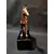 Foto de um(a) Escultura Horse, da categoria de Escultura. Escultura horse em cerâmica com pátina ferrugem craquelada e base em madeira ebanizada. Peça única pelo designer marcelus... Mostrado de uma perspectiva diferente. Vendido no marketplace Trésors.