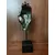Foto de um(a) Escultura Hand, da categoria de Escultura. Escultura em resina com pátina bronze oxidada, haste em metal e base em madeira ebanizada. Peça única pelo designer marcelus... Mostrado de uma perspectiva diferente. Vendido no marketplace Trésors.