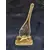 Foto de um(a) Escultura Raquete em Vidrão, Década de 1970, da categoria de Escultura. Escultura raquete em vidrão com base também em vidrão, década de 1970. A: 22 cm / L: 9 cm / P: 6,5 cm Peso: 500 g. Mostrado de uma perspectiva diferente. Vendido no marketplace Trésors.