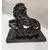 Foto de um(a) Escultura Leão Resina Italiana Anos 2000, da categoria de Escultura. Leão de resina italiana com pátina bronze com um leve azinhavrado e base em granito, década de 2000 peça única pelo designer... Mostrado de uma perspectiva diferente. Vendido no marketplace Trésors.