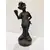 Foto de um(a) Escultura Caricata Velho Dentista, da categoria de Escultura. Escultura caricatura de um velho dentista com boticão na mão e tudo. Feito em resina com pátina oxidada e base de pedra... Mostrado de uma perspectiva diferente. Vendido no marketplace Trésors.